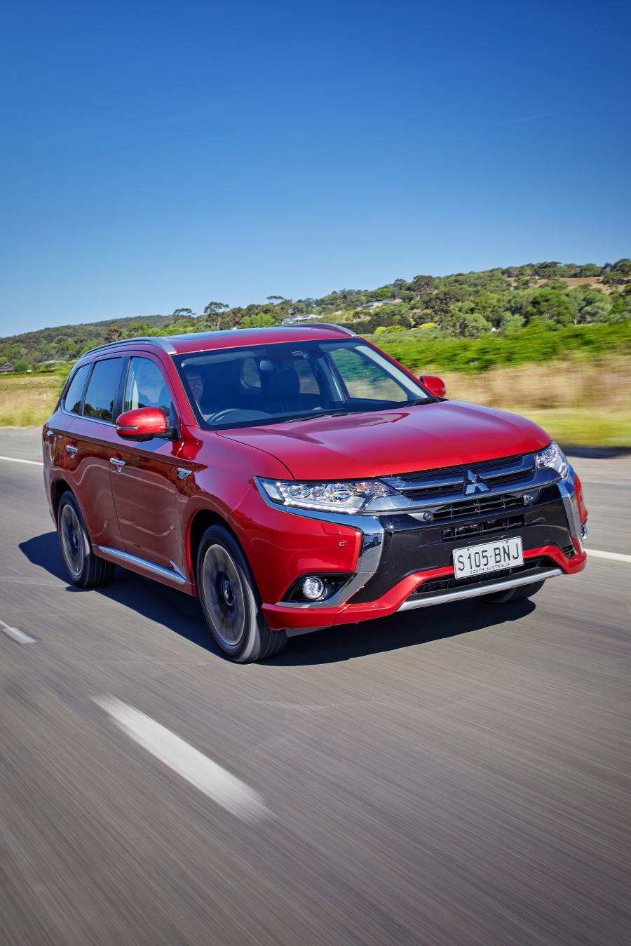  Mitsubishi Outlander PHEV 2017 года  (AU) (фото 4 из 35)